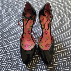 Betsey Johnson Black Patent Mary Jane Heels with Pink Floral Insole